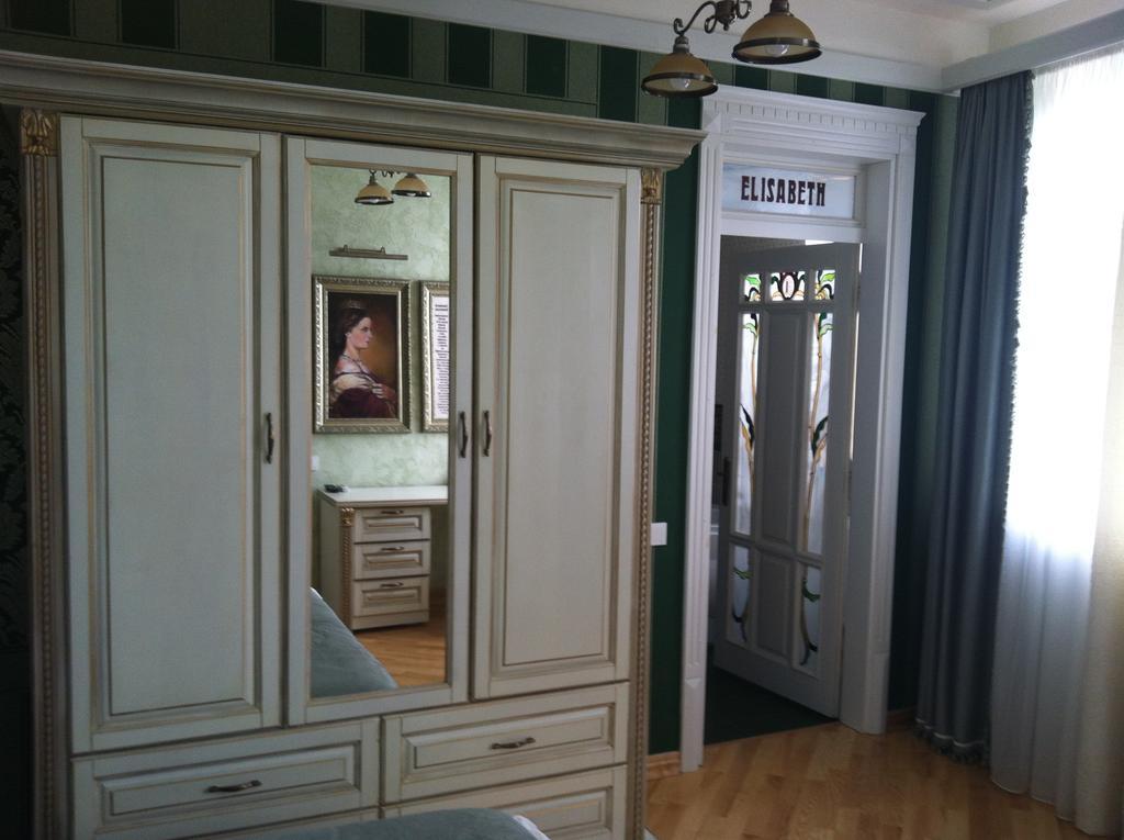 Fontush Boutique Hotel Ivano-Frankivsk Pokoj fotografie