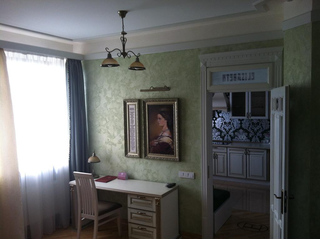 Fontush Boutique Hotel Ivano-Frankivsk Pokoj fotografie